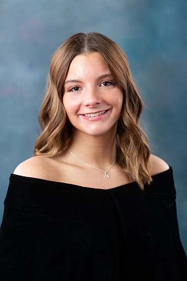 Mikadyn Hennessee Senior Portraits