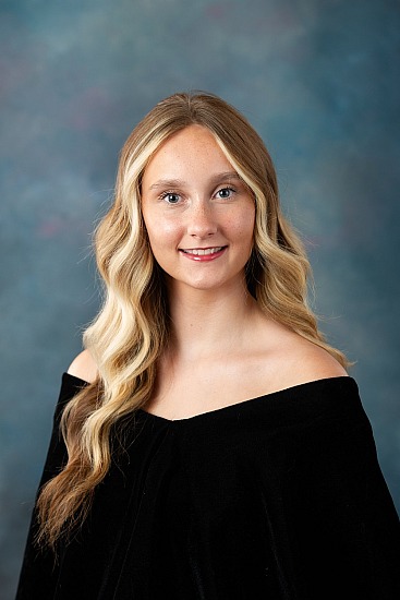 Halle Gibson Senior Portrait
